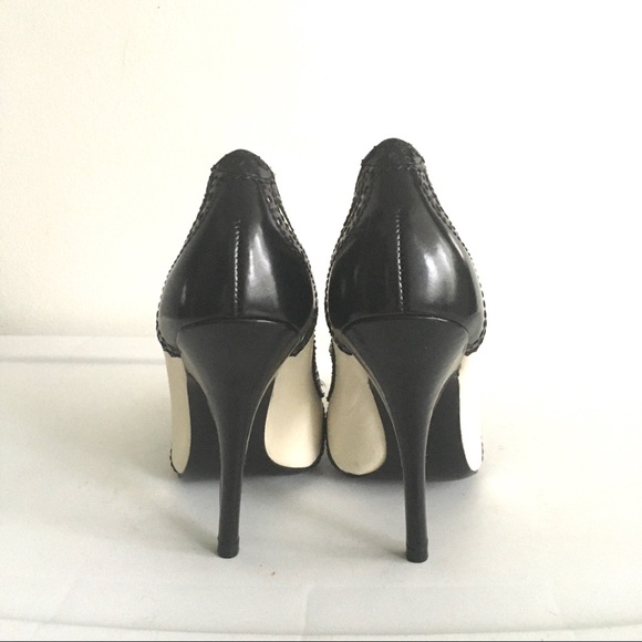 (SOLD) TORY BURCH Oxford Everly Spectator Pumps 7 - Picture 5 of 16